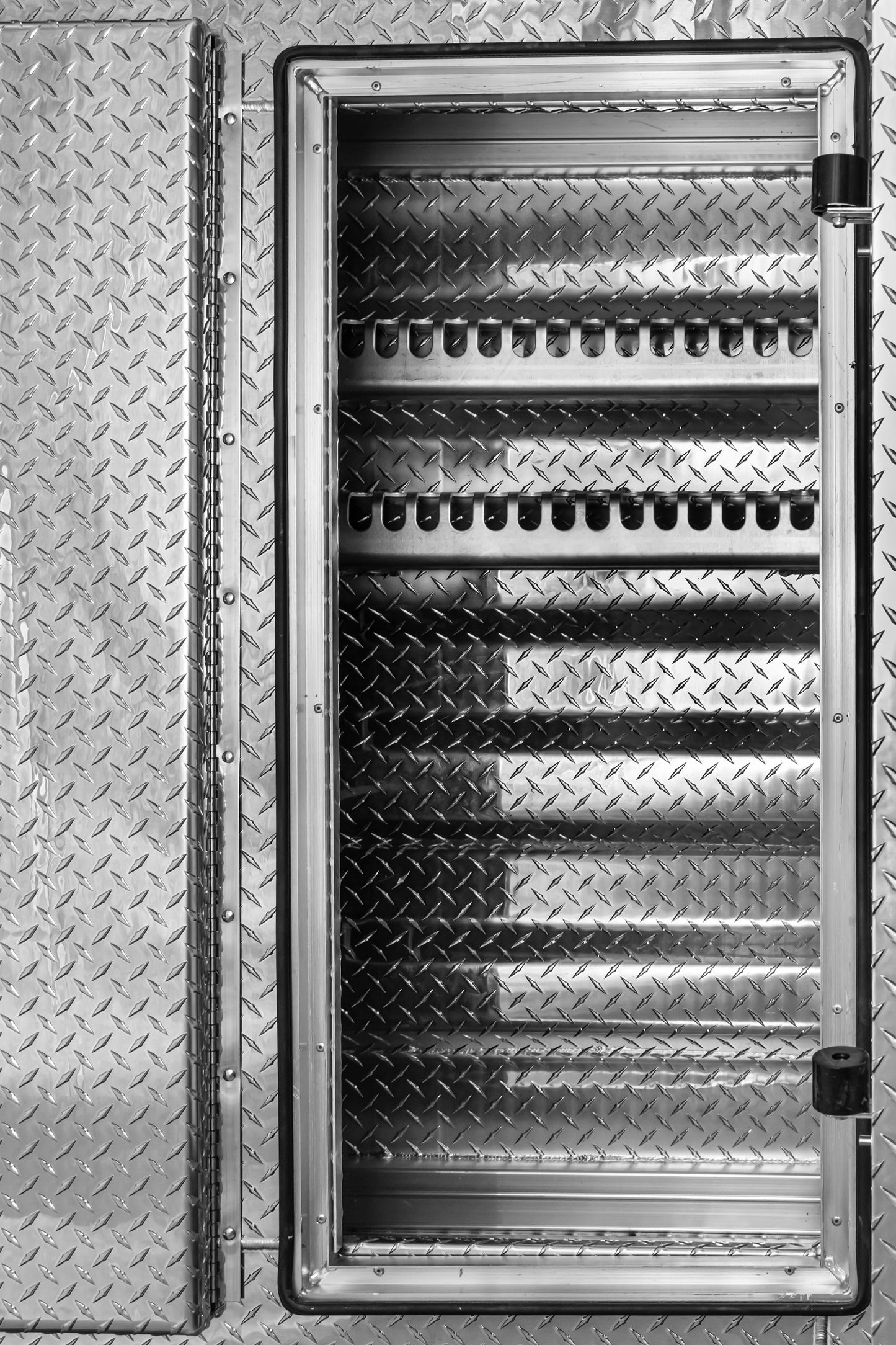 VEC-14 Vaulted 3-Door Enclosure
